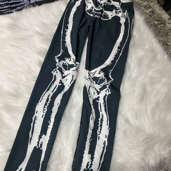 NWOT skeleton leggings and gloves - Picture 4 of 5